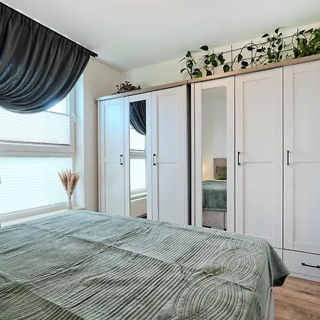 - Parking, Terrace & Garden - By Rentujemy Apartment