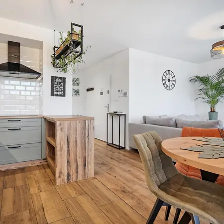 - Parking, Terrace & Garden - By Rentujemy Apartment